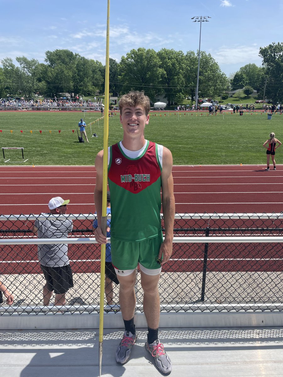 MidBuchTrack's tweet photo. STATE BOUND!!!
Jackson Wahlgren jumps from 5th to 1st on his last throw, finishing 2nd with a throw of 50.45m (165’6”)! https://t.co/EujKHWMjsh