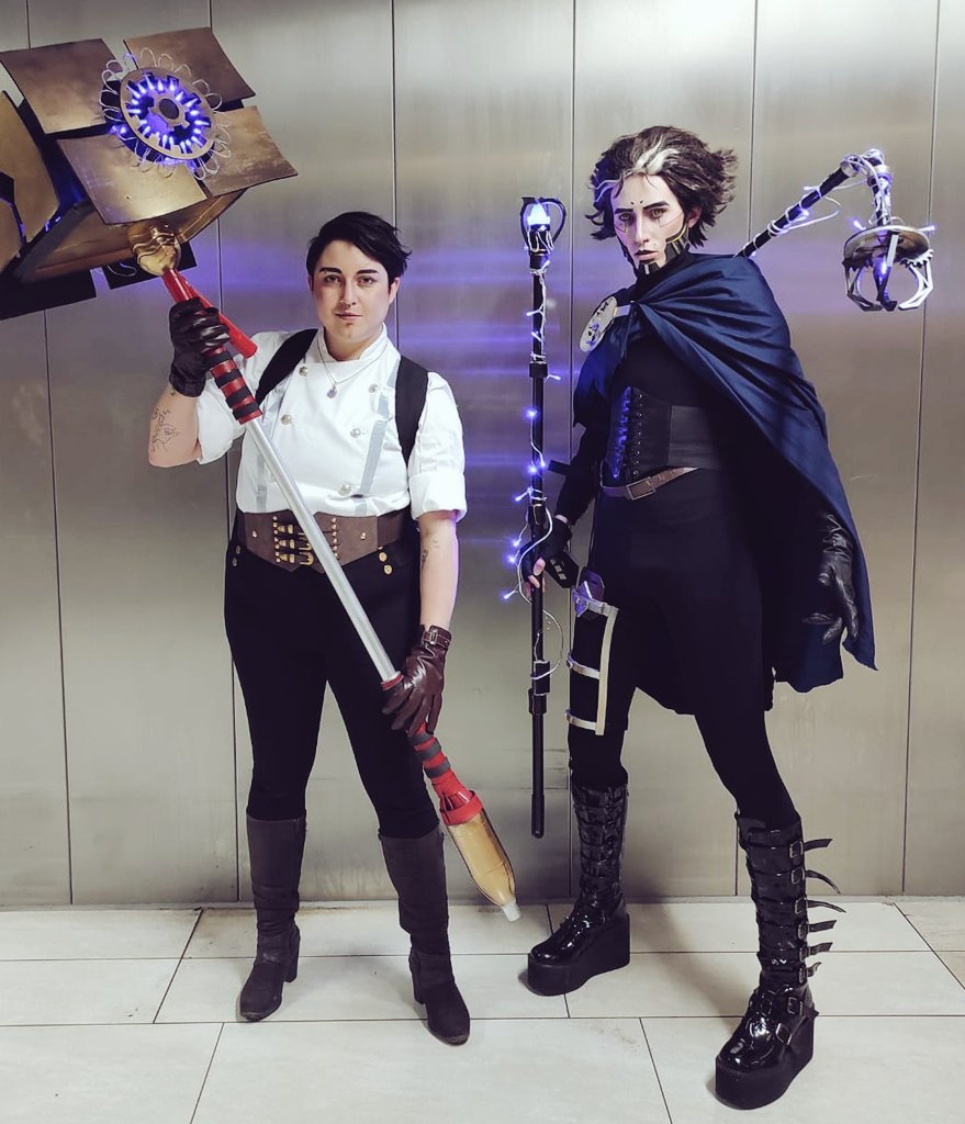 MachineGarden_'s tweet photo. Not the most professional picture, but that's how our Jayvik looked today 😍💙 @Jil_Wildbury is my perfect babygirl 💙
#japantag2023 #arcanecosplay #LeagueOfLegends #leagueoflegendscosplay #jayvik #viktor #jayce #diycosplay https://t.co/E2d4Ya0HGE