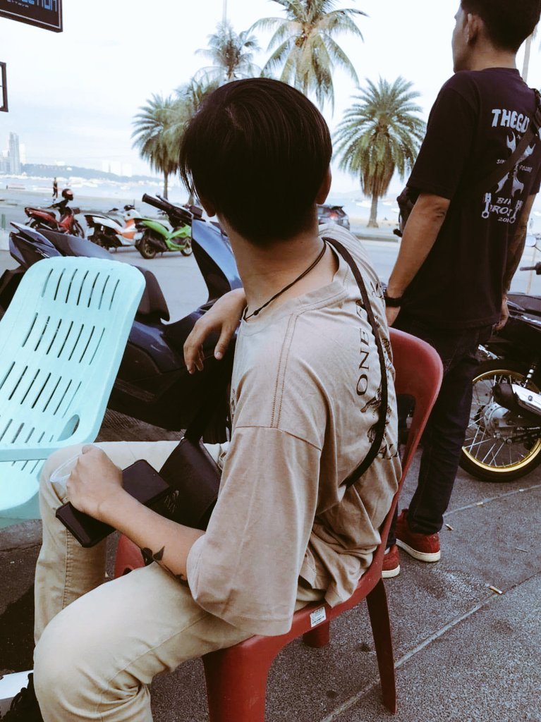 ประสบการ์ณจะสอนให้เราเข้มแข็ง
นั่งรอเธอที่ชายหาดนะ
#พัทยากลาง #พัทยาเงี่ยน