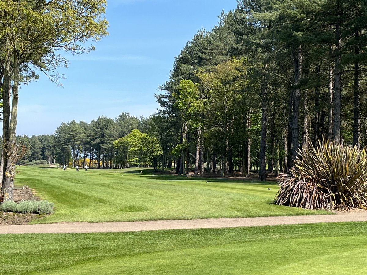 A great day for golf in East Lothian. Spring has arrived! 👍☀️🏌️‍♂️

#golf #scotland @scotgolfcoast