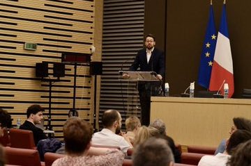 GenerationsLeze's tweet photo. #RT @GenerationsMvt: Le temps libéré c’est parfois prendre une pause et se donner  un moment pour imaginer la société dans laquelle nous voulons vivre !
C’est ce que proposait @Benjam1Lucas ce samedi avec les intervenant•es du passionnant colloque
«Q… https://t.co/Eb50CBs7jq