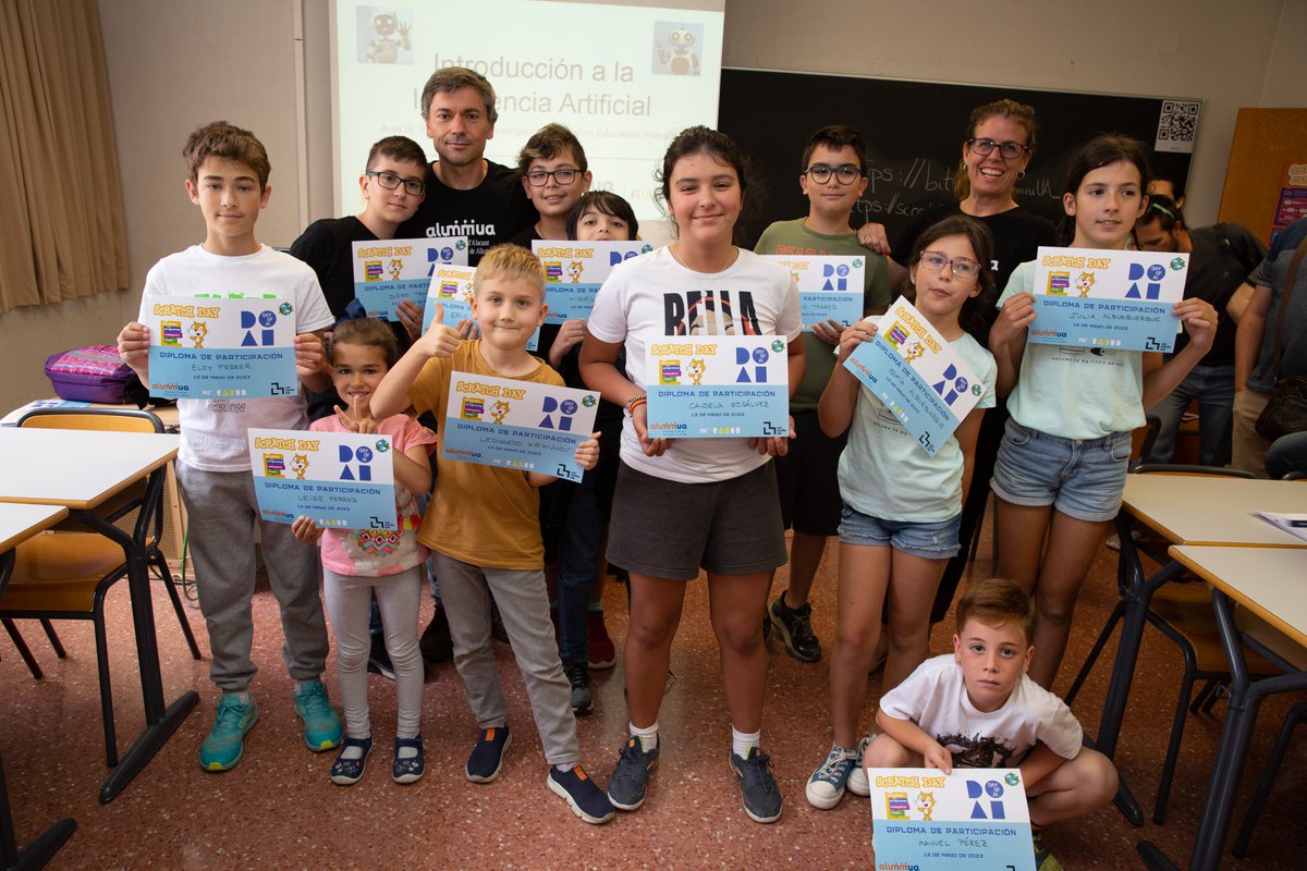 AlumniUA (@_alumni_ua) on Twitter photo El Scratch Day ha sido todo un éxito en el que padres e hijos han podido disfrutar y aprender juntos nuevas herramientas IA.
¡Volveremos con otro Scratch Day!
#alumniUA <a href="/PCientificoAlic/">Parque Científico Alicante</a> <a href="/CentroEmpleoUA/">Centro de Empleo | UA</a> <a href="/UA_Universidad/">Universidad de Alicante UA</a> #scratchday El Scratch Day ha sido todo un éxito en el que padres e hijos han podido disfrutar y aprender juntos nuevas herramientas IA.
¡Volveremos con otro Scratch Day!
#alumniUA <a href="/PCientificoAlic/">Parque Científico Alicante</a> <a href="/CentroEmpleoUA/">Centro de Empleo | UA</a> <a href="/UA_Universidad/">Universidad de Alicante UA</a> #scratchday