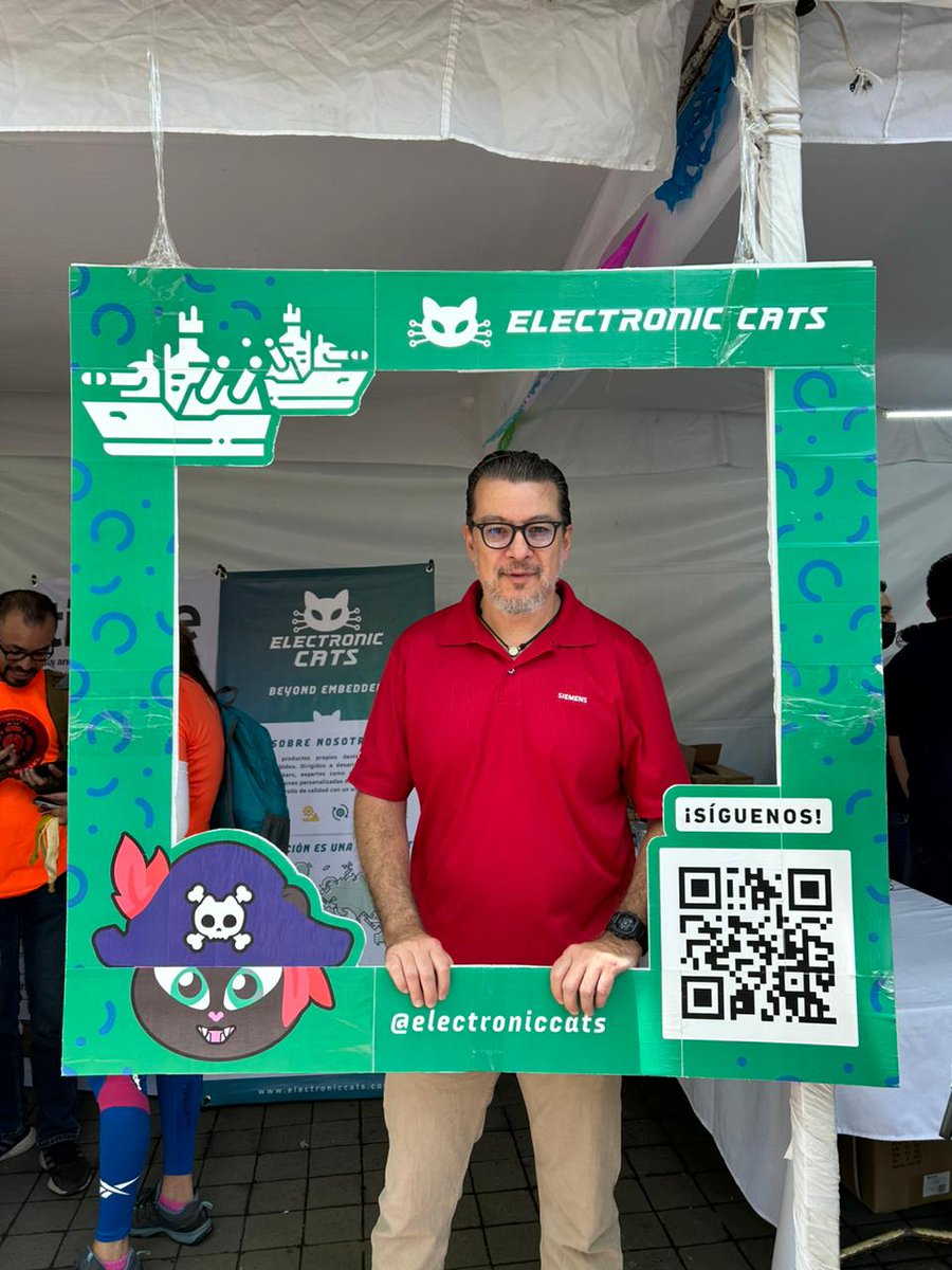Visitando <a href="/makerfaire/">Maker Faire</a> México con los amigos de <a href="/electronicats/">Electronic Cats</a>