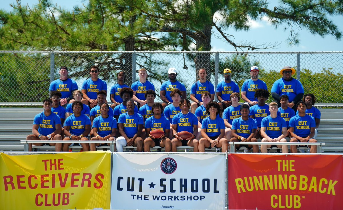 _theRBclub's tweet photo. RUN’troducing the Class of 2023 Graduates!!! 🎓#CutSchool™️#WilmingtonNC #TheRunningBackClub™️ https://t.co/kuvsQ84hKa