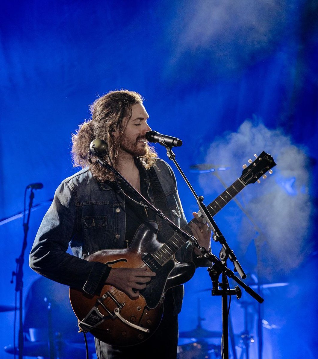 daily hozier pics & vids on Twitter "Hozier performing last night at