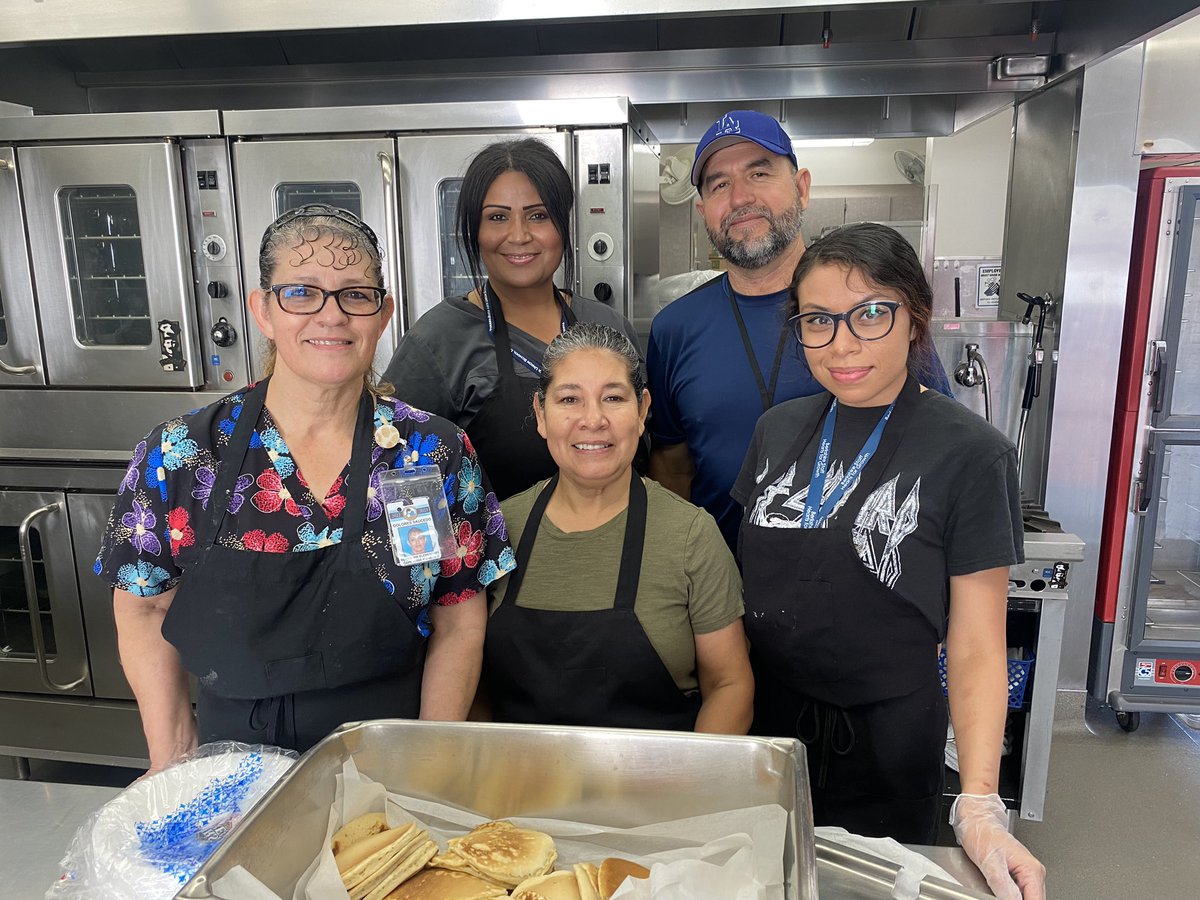 Happy Mother’s Day Pancake Breakfast 🥞💐! Shout out 📣 to our awesomely amazing Parent Club for their time and dedication!