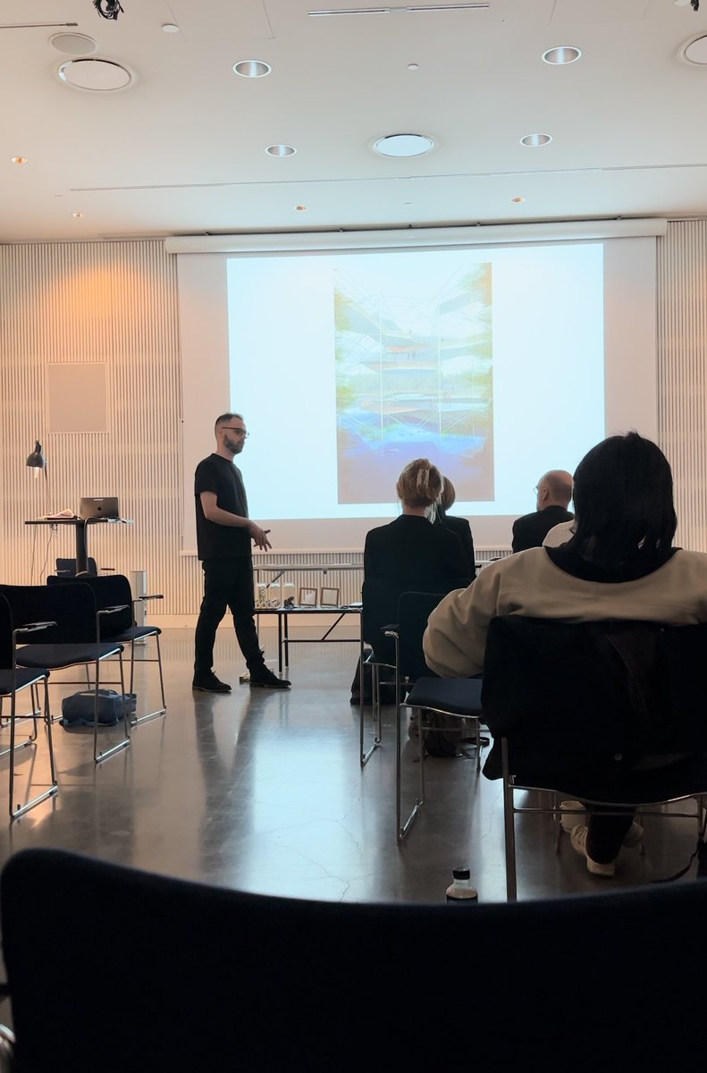 My husband defended his master's project! I am very proud of him and I believe that more victories await him in the future!👏👏👏