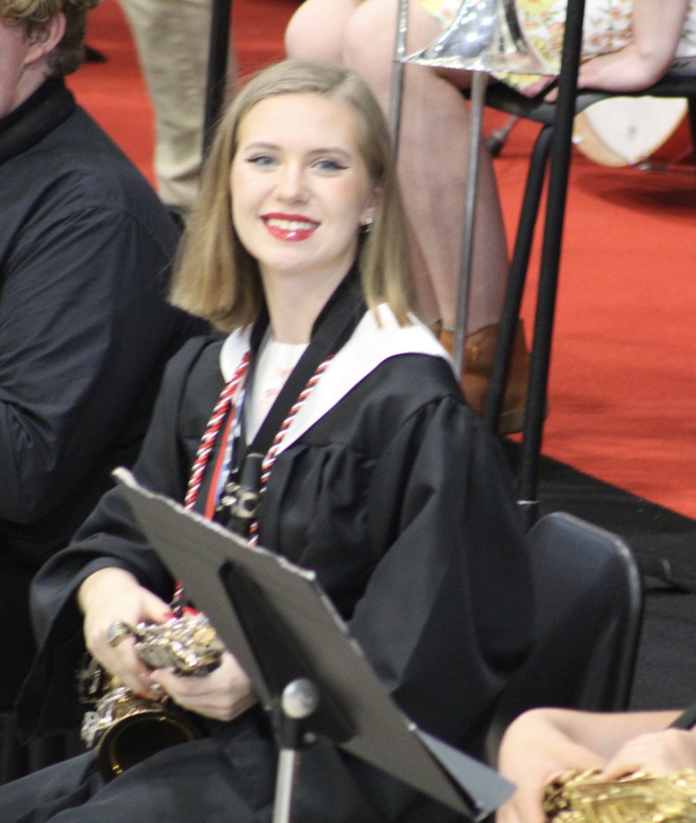 BaileyBynum5's tweet photo. Graduation✅ next stop Tabor College! https://t.co/e7KlpfLW4C
