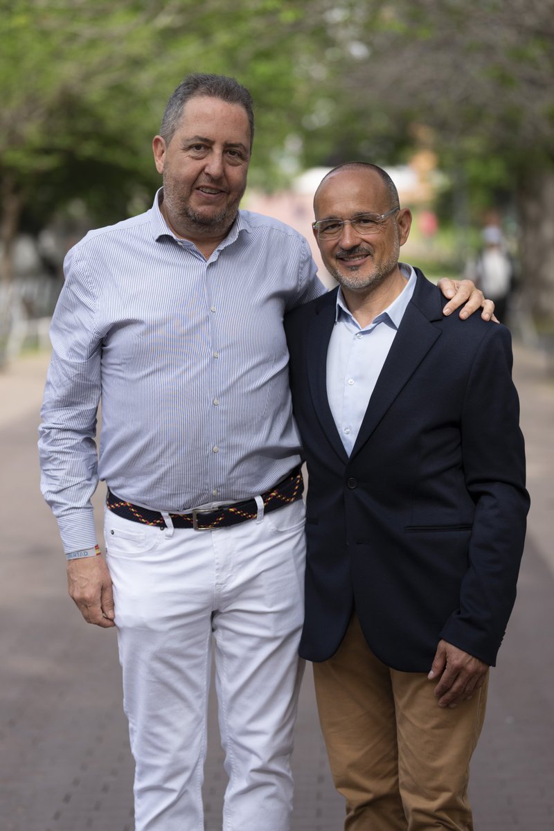 becerrafj's tweet photo. 👉🏼 Íñigo de Juana García Echevarría es un hombre emprendedor, extrovertido y fiel.

🏠 Vasco y cosladeño de adopción desde hace 22 años.

👨‍🎓Es farmacéutico, óptico y nutricionista. Su gran pasión es la fotografía y su compromiso con #Coslada es indiscutible.

#RecuperemosCoslada https://t.co/MM8lnPEPGG