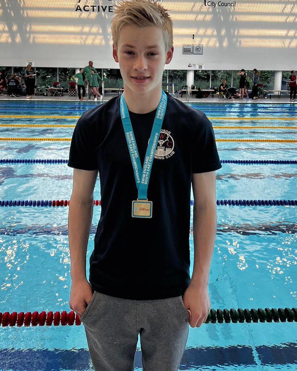 GOLD 🥇for RICHARD in the 50 free and BRONZE 🥉for THOMAS in the 200 fly at the Swim South East Regional Championships.  Amazing swims from both!  PBs across the board for all of the TEAM Windsor SC swimmers today. Well done 👏 to all, we are super proud of you 🏊🏻‍♂️🏊🏻‍♀️🔥🤩 #teamwin