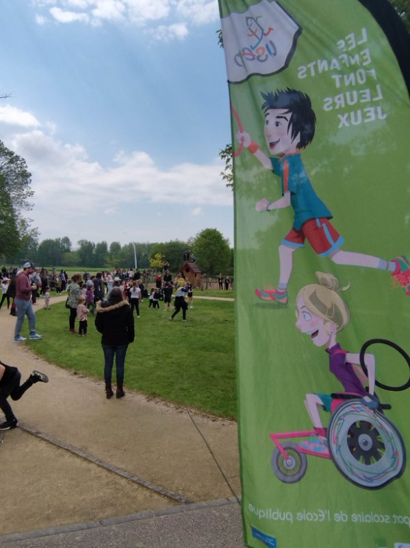 usepmarne's tweet photo. 🎂 35 ans Usc Montval secteur @usepmarne 600 enfants
Env. 2000 personnes présentes 
Défilé en ouverture 30 activités différentes puis concert cérémonie clôture. Presence Jerome Directeur usep. Remise 🥇 à D Sacy
@usepnationale @laligue51 @EpsMarne @BlanchardRaphaL @VMoreiraUSEP https://t.co/7PiksG2bQf