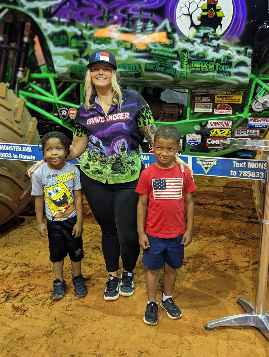 headhoncho86's tweet photo. #MonsterJam 2023 #gravedigger https://t.co/aAUJSz0jYV