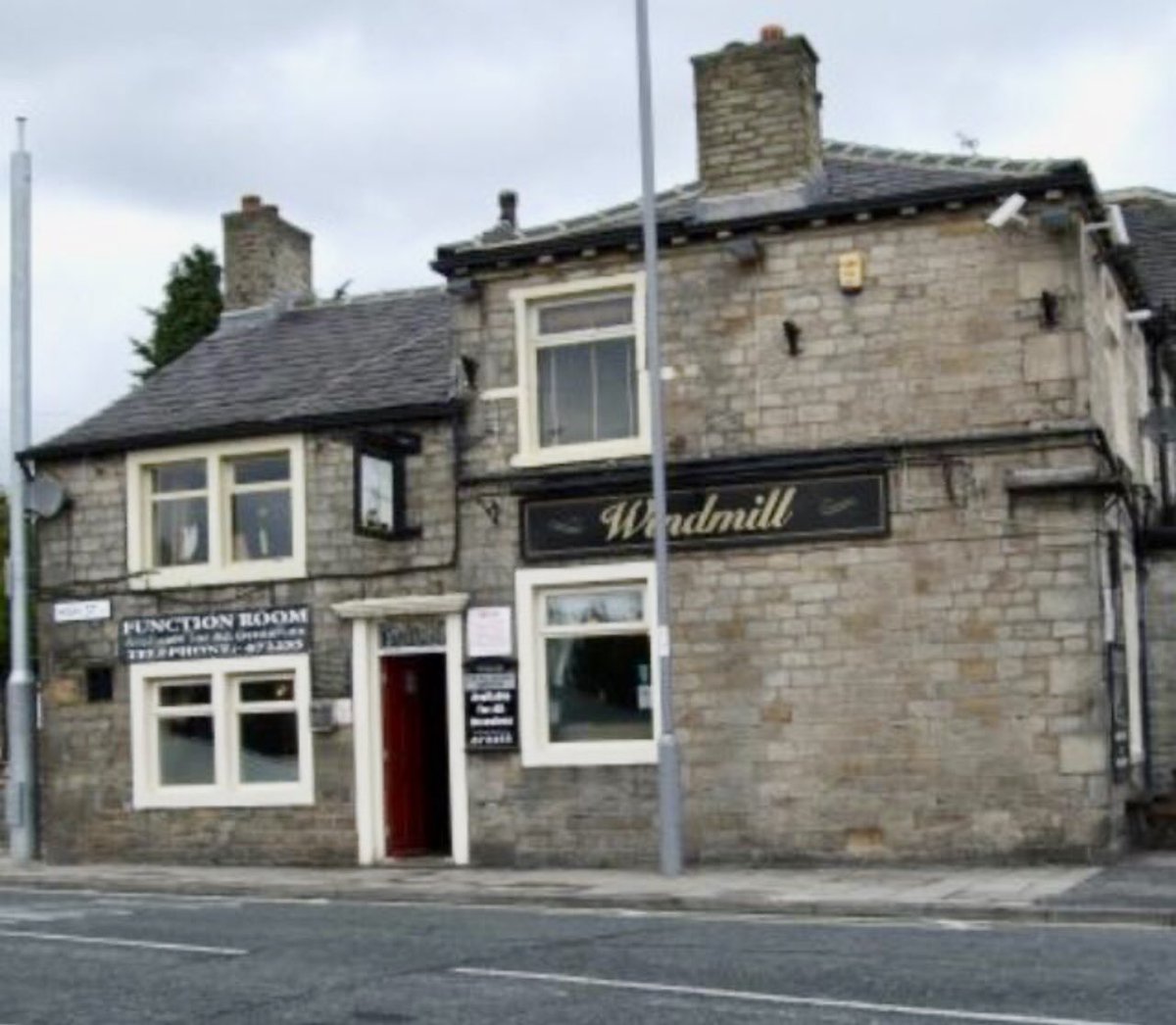 SaltsWalks's tweet photo. On #WindmillDay, the puzzle of the Windmill on the old #Shipley town seal. There was one in Wibsey built in 1682 &amp; nearby, the Grade II Listed Windmill Inn was originally the miller’s house. The mill was demolished in 1838 &amp; the pub closed its doors 175yrs later. #LostPubs https://t.co/85srZTkFPL