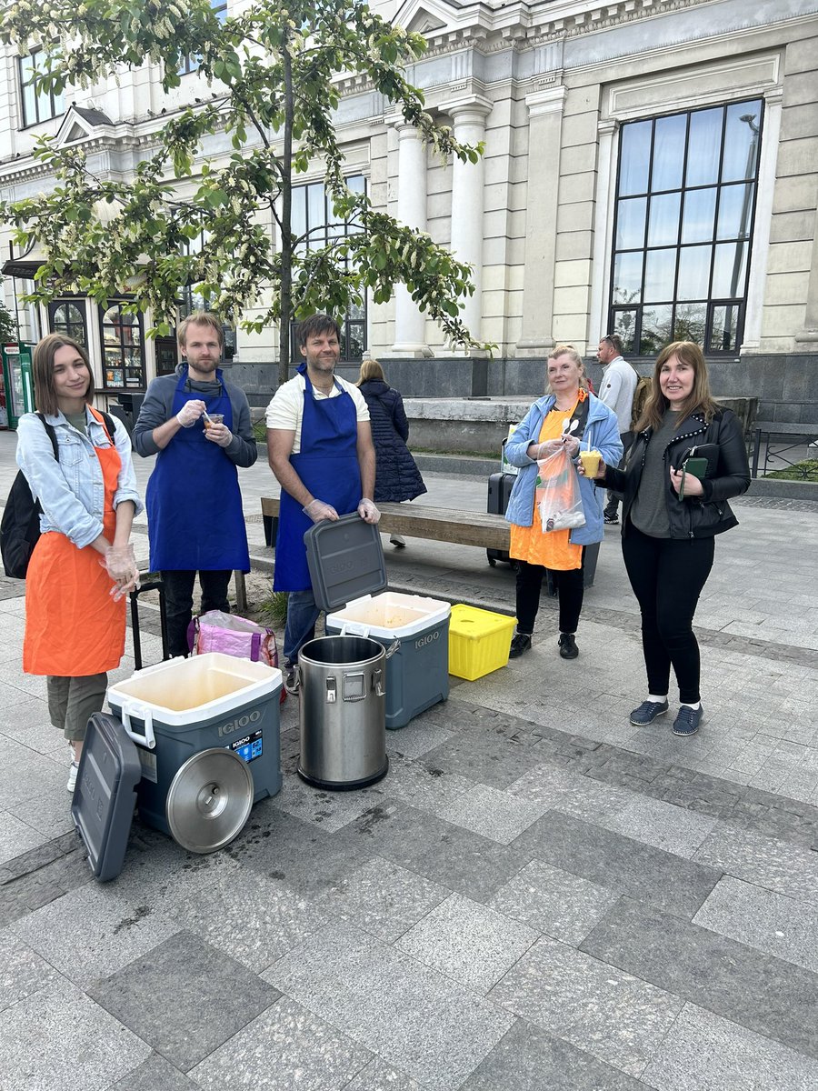 mirrorofgood's tweet photo. Колоритність Львову вражає💛💙🇺🇦 #дзеркалодобра #добро #благодійність #благодійнийфонд #themirrorofgood #charitablefoundation #foundation #good https://t.co/b1G1k3btvv