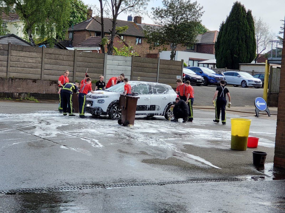 Big thank you to everyone who came down and supported our car wash today. We raised a total of £961.76 which will be split between the firefighters charity and our cadet group!!👏🏻👍🏼 @WMFSFallingsP @firefighters999 @WestMidsFire @UKFireCadets