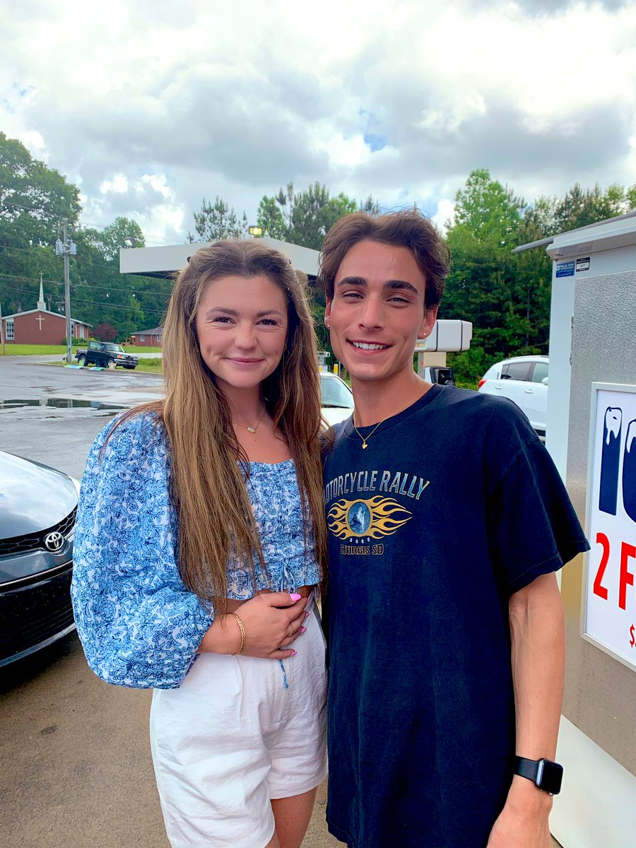 When you’re both passing through you meet at the bp 📍
(my pants broke getting out of the car lol)