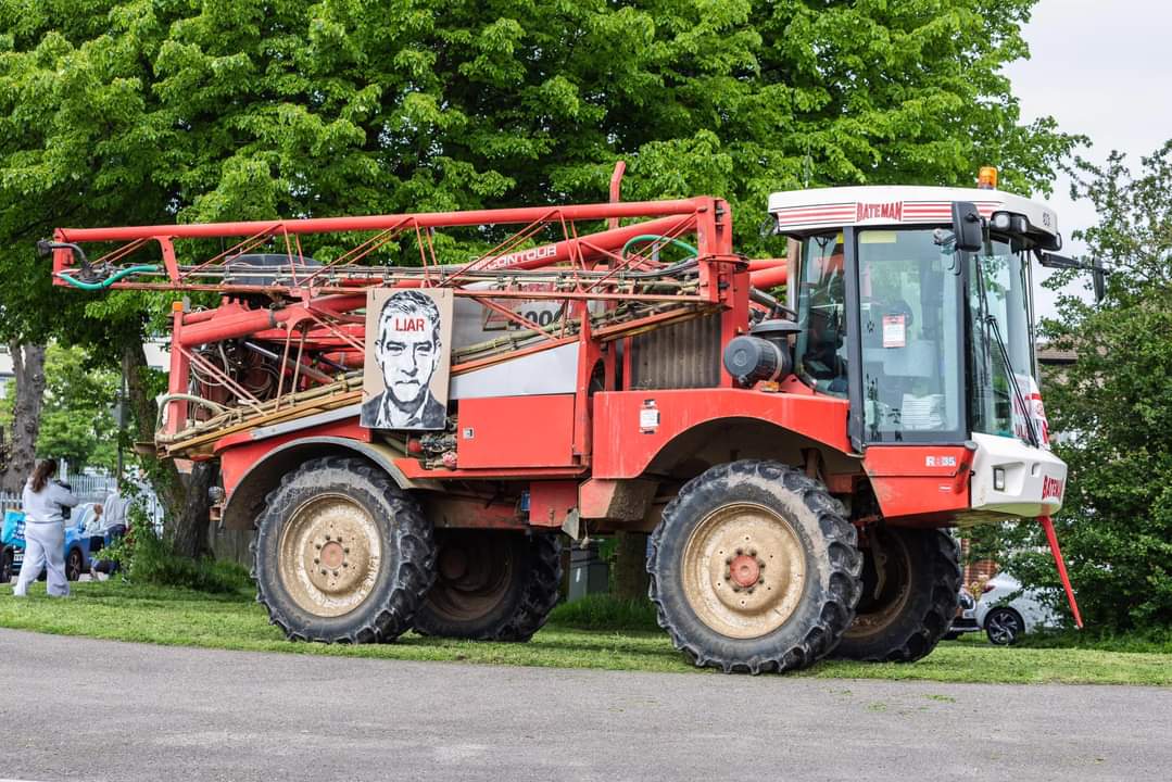 BooBiffa's tweet photo. The Farmers in Orpington aren't happy at the thought of spending £000,000s on new farm machinery.  Just to satisfy @MayorofLondon #ULEZ #ORPINGTON #ULEZPROTEST https://t.co/PXGzL31R0q