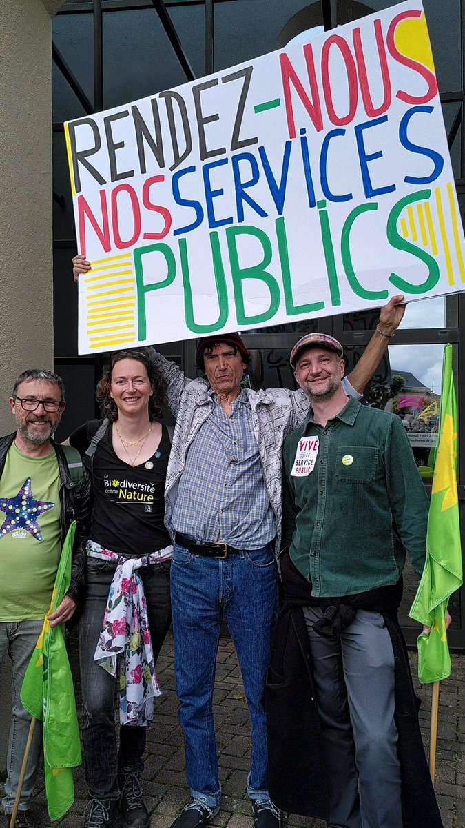AnnaMAILLARD1's tweet photo. Les services publics sont notre bien commun ! 
Soins, train, démarches administratives, écoles... STOP à leur abandon.
La #Team @EELV_FComte avec en #guest #star @jmblanquer OUPS @NourCharonne avec nous 😁 à #lure #servicespublics https://t.co/ps18Cskbpp