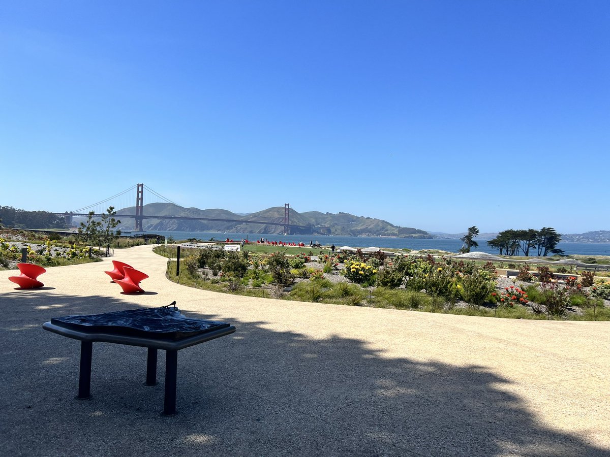 alandaodaodao's tweet photo. a Web3 House next to Golden Gate Bridge #blockchain #graph #buildeth #crypto https://t.co/NfJnEq4sz8