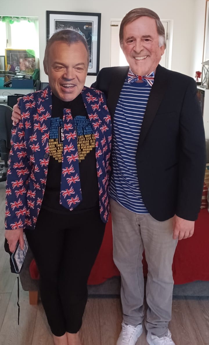SarJo17's tweet photo. Ready for our #Eurovision party at @JoeyCrowey's house & some help with my outfit from @GuyB_rockshow #RockForFreedom t-shirt #modernrock #IStandWithUkraine #GrahamNorten #TerryWogan good luck everyone especially #UK & #Australia @Voyagerau (my not so secret favourite) 🇪🇺🇬🇧🇺🇦🇦🇺 https://t.co/kku67yUEF2