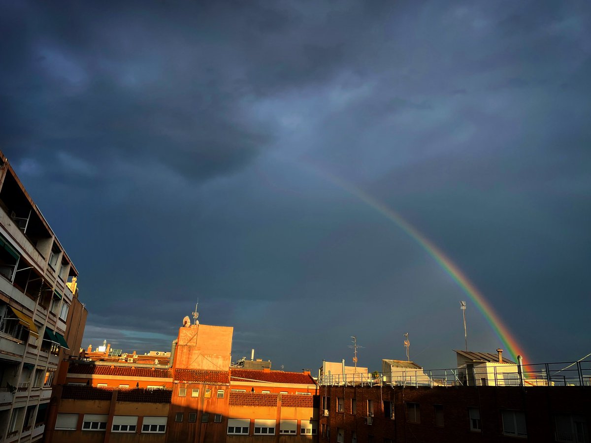Una mica més de pluja (tan benvinguda) que ens deixa aquest regal 🌈🌦️