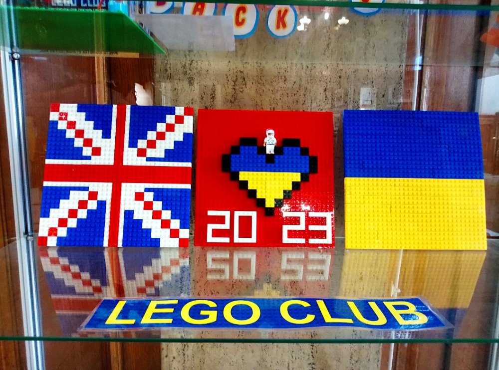 🤩 Douze Points for Janette and family for really getting into the spirit and creating these amazing Eurovision themed lego pictures at Birkenhead Lego Club today!! 🤩  Keep your eyes peeled for the next booking slots for our fortnightly lego clubs via buff.ly/3J71cNn