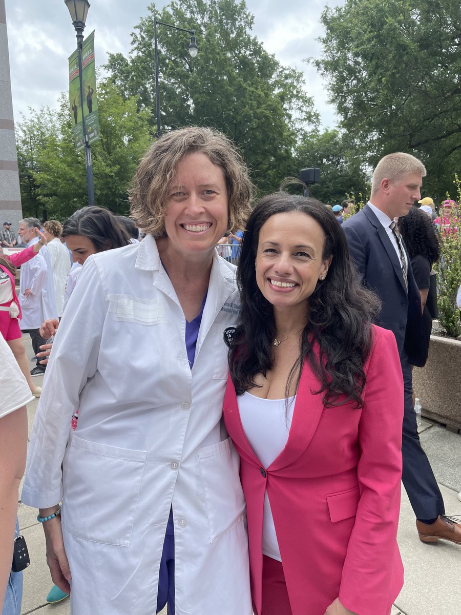 Proud to stand with @nc_governor to veto SB 20, the monster abortion bill that was rammed through the NC senate and the house 1/ #AbortionIsHealthcare #BansOffOurBodies #SustainTheVeto