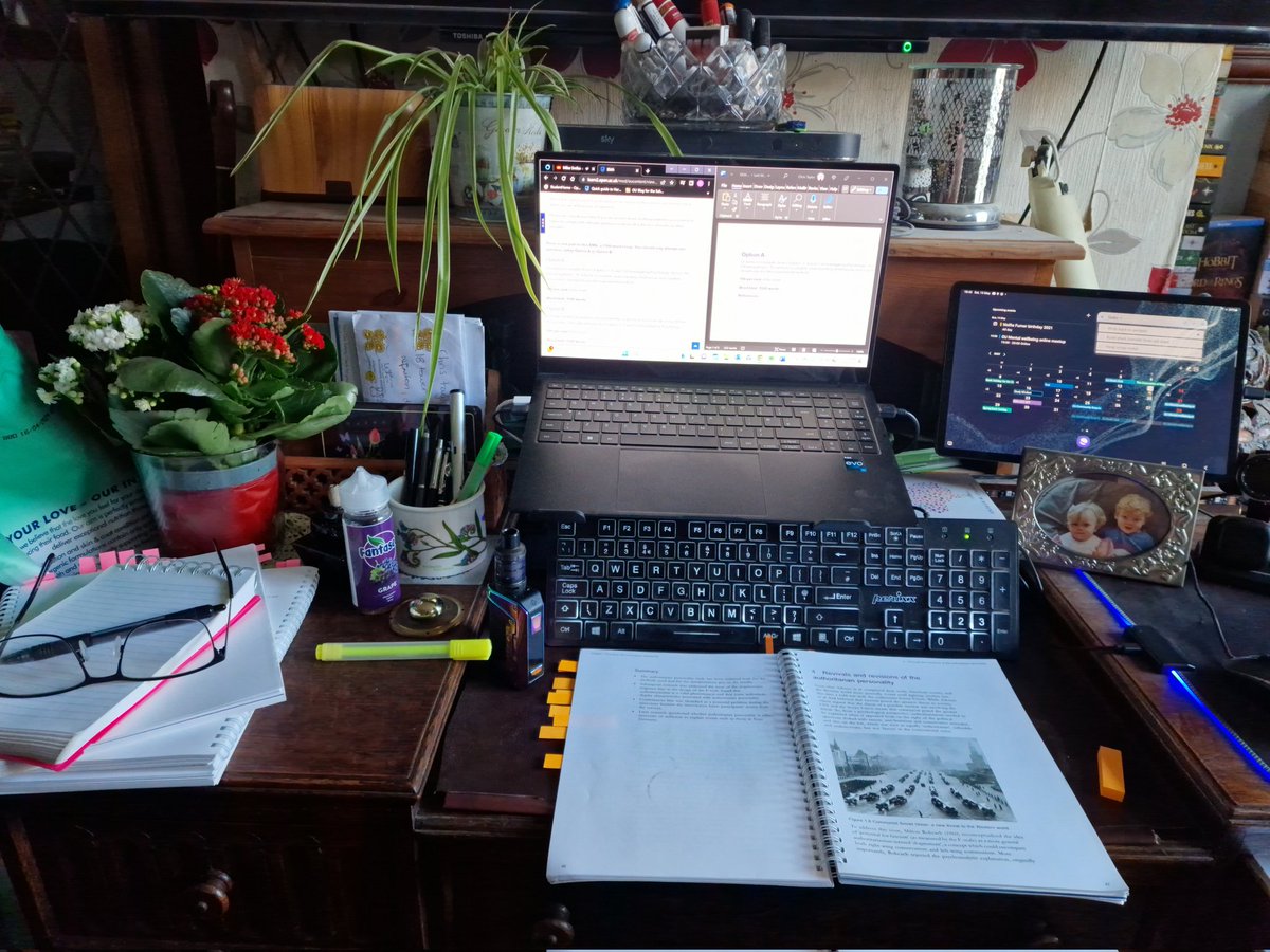 TAYLORbigC's tweet photo. Restarting your life is hard. 
So here I am on a lovely, warm, sunny Saturday staring at a lot of long words, highlighter at the ready. (not really, I'm procrastinating on  social media.) Worth it in the end though! 🤞
#OU #openuniversitystudent #psychology #procrastination https://t.co/J7WGnjrDUP