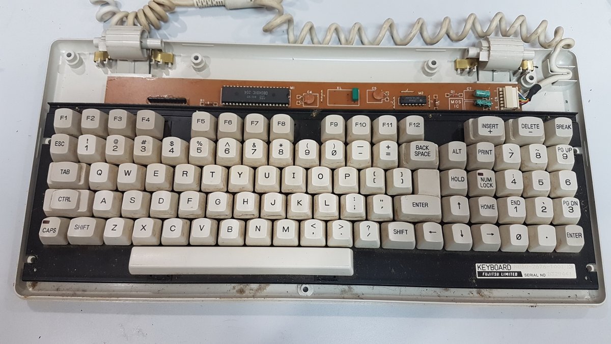 AndrewsTechBrk's tweet image. Time to give the Tandy 1000 keyboard a cleaning. Interesting I didn’t know Fujitsu was also making keyboards.
#retrocomputing #tandy #tandy1000 #msdos