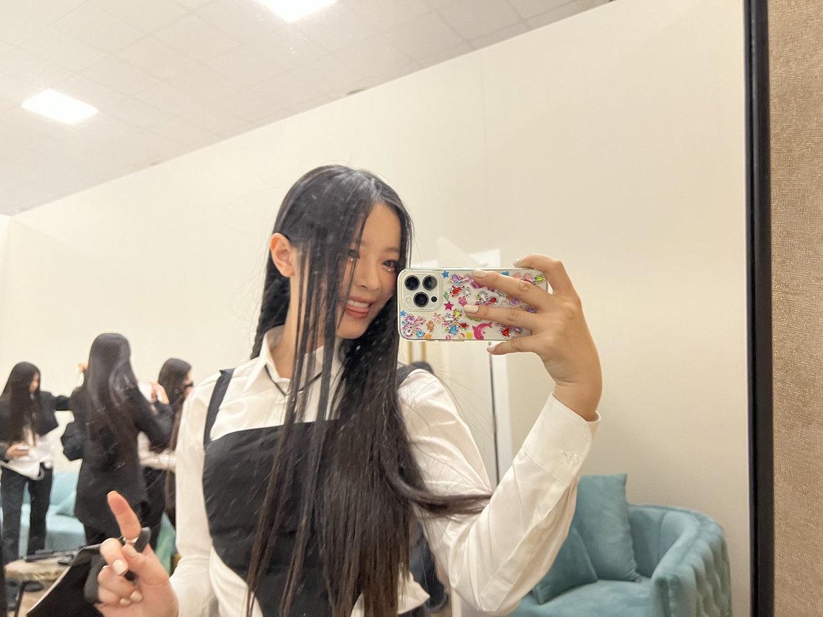 hanni archive⁵ tweet media
