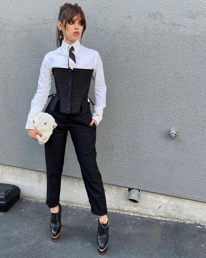 Who else is excited to see Jenna Ortega in the new Beetlejuice 2 movie? We can't wait! 🍿

Did you know Jenna is 5'1? We are obsessed with her petite friendly style 🤩

#jennaortega #beetlejuice #beetlejuice2 #wednesday #petitestyle #petitefashion