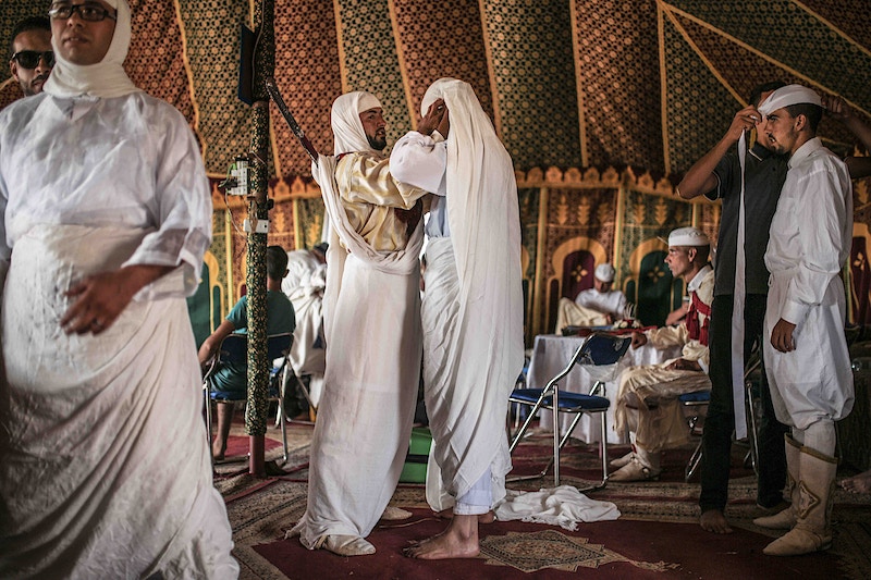 MoroccanGallery's tweet photo. Moroccan Horsemen performing Tbourida. https://t.co/ky5VBpyDxo