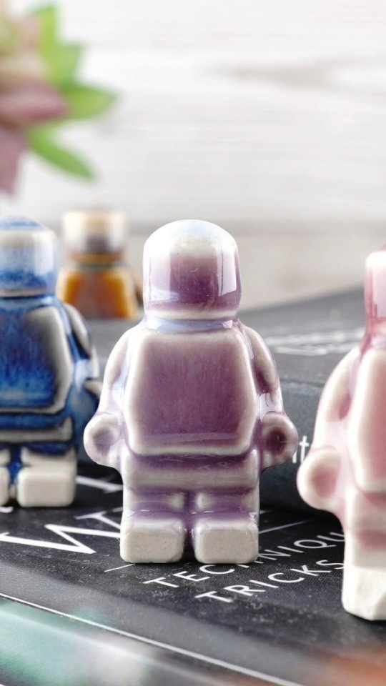 OldForgeCreate's tweet photo. Slipcasting Lego people!

This might be my favourite silicone mould yet. There is a bit of cleaning up required because of the supports in the original mould (those lines I'm pointing the compressor into to pop them out) but the cast pieces are great tes… https://t.co/0lVgtpjzvC https://t.co/L5ljpqAlf2