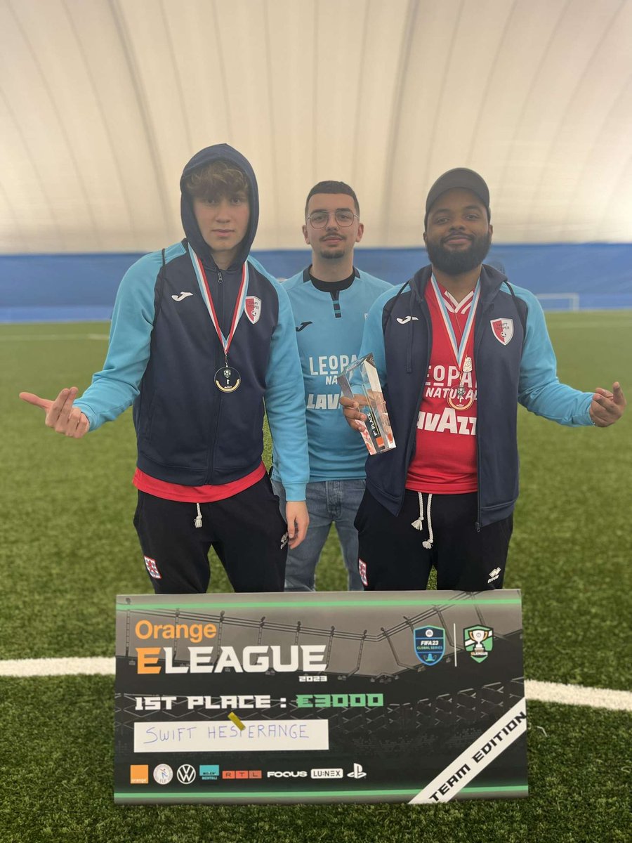 LouisLux tweet media