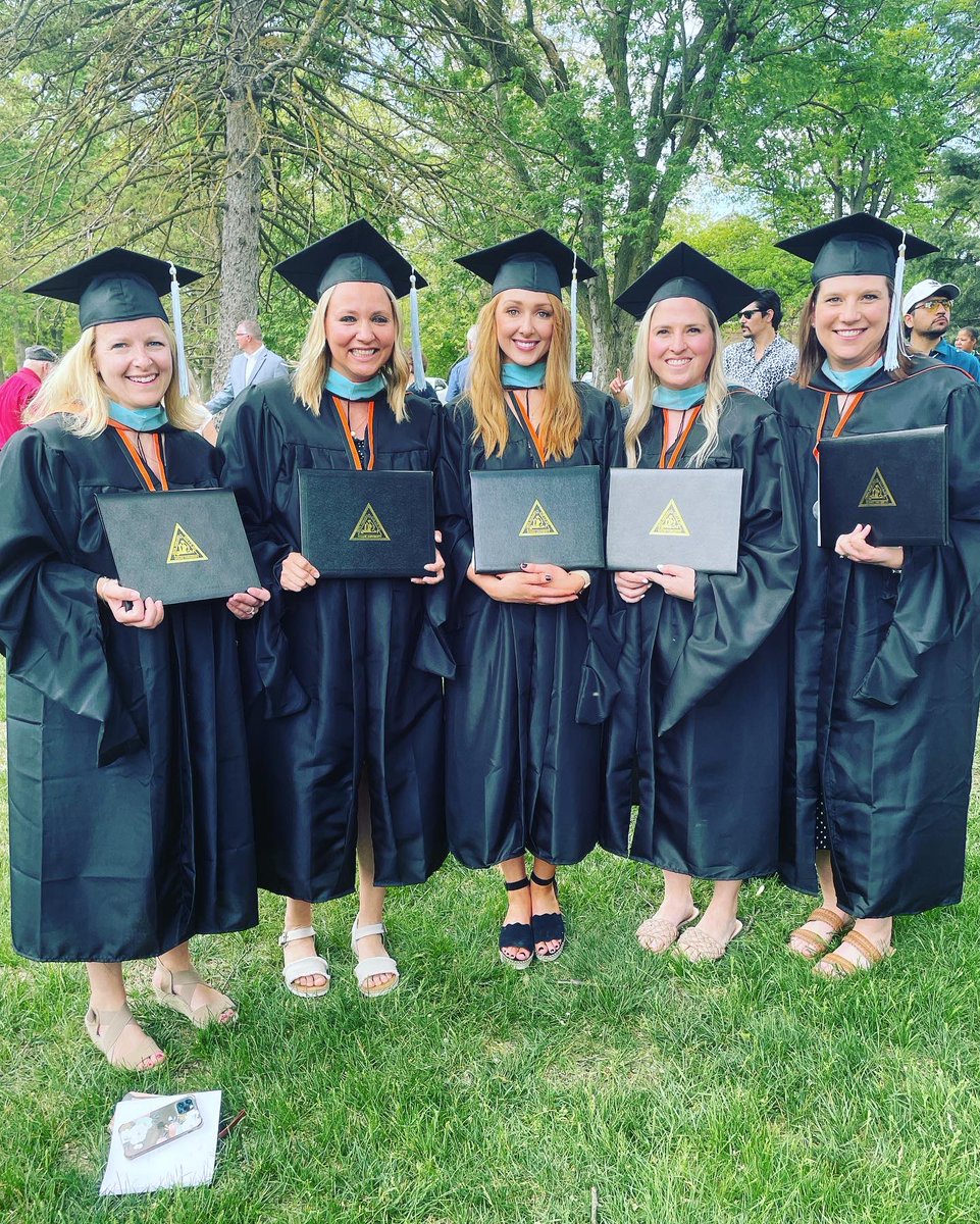 Mrs_Jamison_4's tweet photo. Today @KKochsmeier @Wojo4thgrade @Mrs_Neill1 @ascooke12 and I graduated with our Masters in Educational Leadership from @DoaneUniversity 🎓🧡🐯 Look out @MillardPS, we’re ready to change the world! #Proud2bMPS https://t.co/h5YgXDXFwY