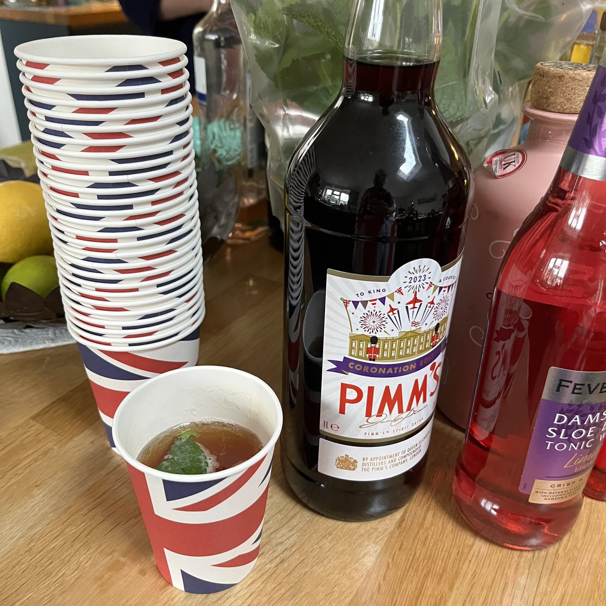 badcwazywabbit's tweet image. Pre #Eurovision pimms
#pimmsoclock