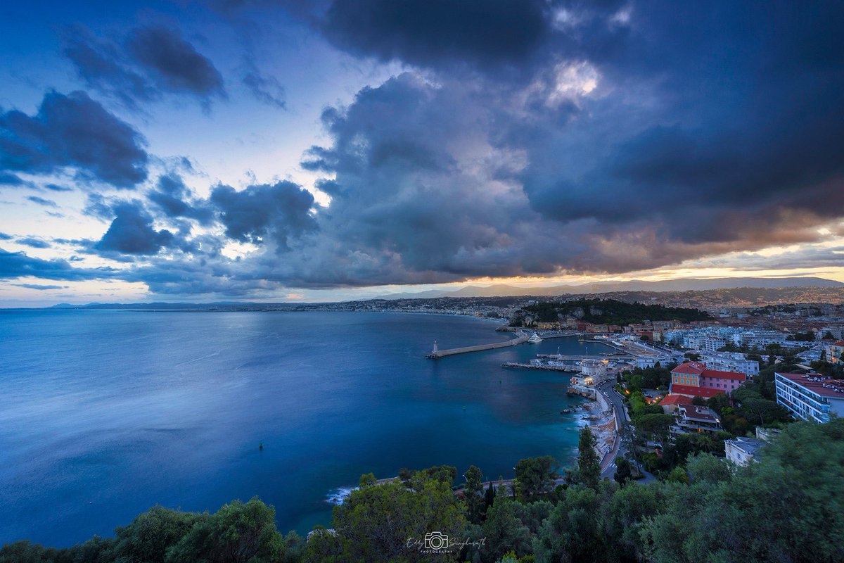 ' Les nuages ne disparaissent pas, ils se transforment en pluie. '

- Bouddha -

#CotedAzurFrance #ILoveNice #ExploreNiceCotedAzur #DirectMétéo #Nice06 #FrenchRiviera #Photography #Landscapes #NiceFrance #NissaLaBella #MétéoFrance #VilleDeNice #Sunset #Clouds