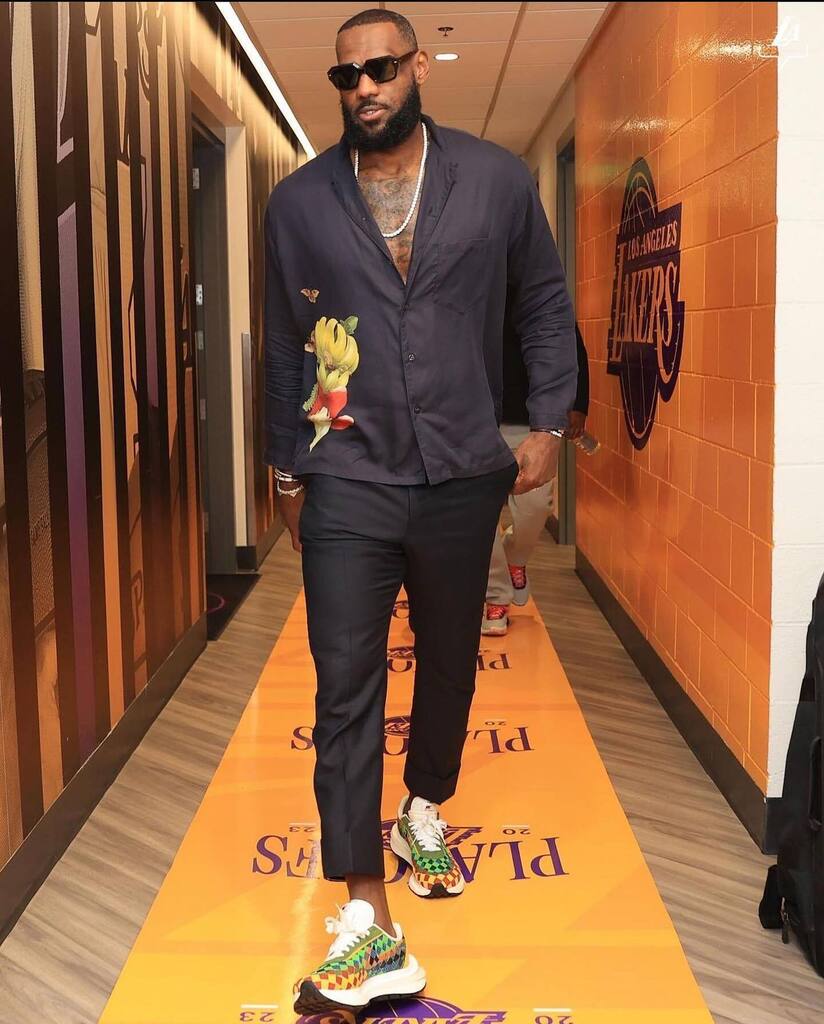 fuckyeahNOSOCKS's tweet photo. LeBron James
IG: @kingjames
#style #fashion #menswear #mensstyle #mensfashion #dapper #gq #gqstyle #gqmen #gqfashion #gqmenswear #sockless #socklessmalefashion #socklessmensstyle #nosocks #teamnosocks #socklessfashion #socklessstyle #menoffashion #menof… https://t.co/cGmzl068gy https://t.co/5Ur4Nk28Zs