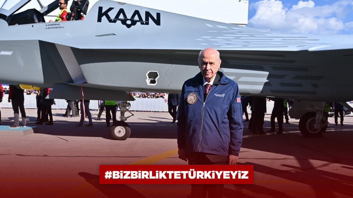 Paylaşılacak vatanım, vazgeçilecek insanım yok diyen her vatan evladıyla kaderimiz birdir.

#BizBirlikteTürkiyeyiz diyen herkes, bizim özbeöz kardeşimizdir. <a href="/dbdevletbahceli/">Devlet Bahçeli</a>