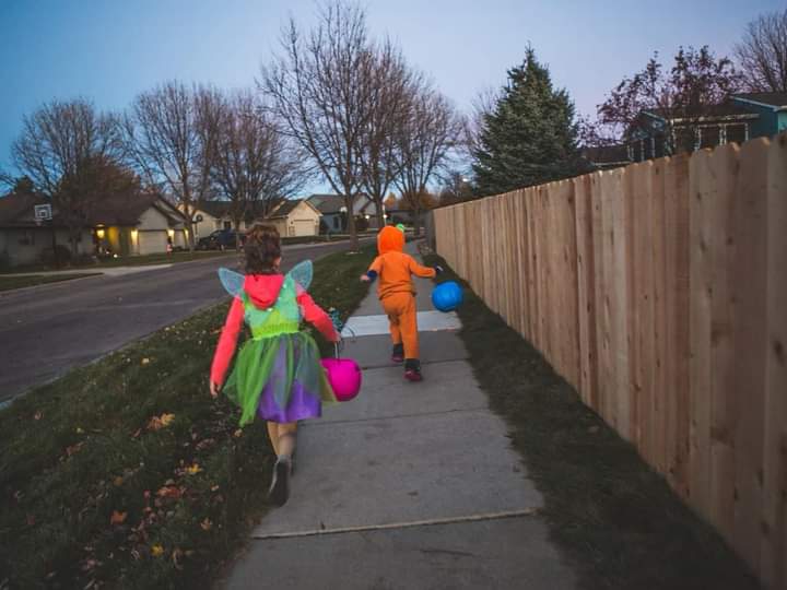 thespookygirll's tweet image. pov: halloween in the early 2000s