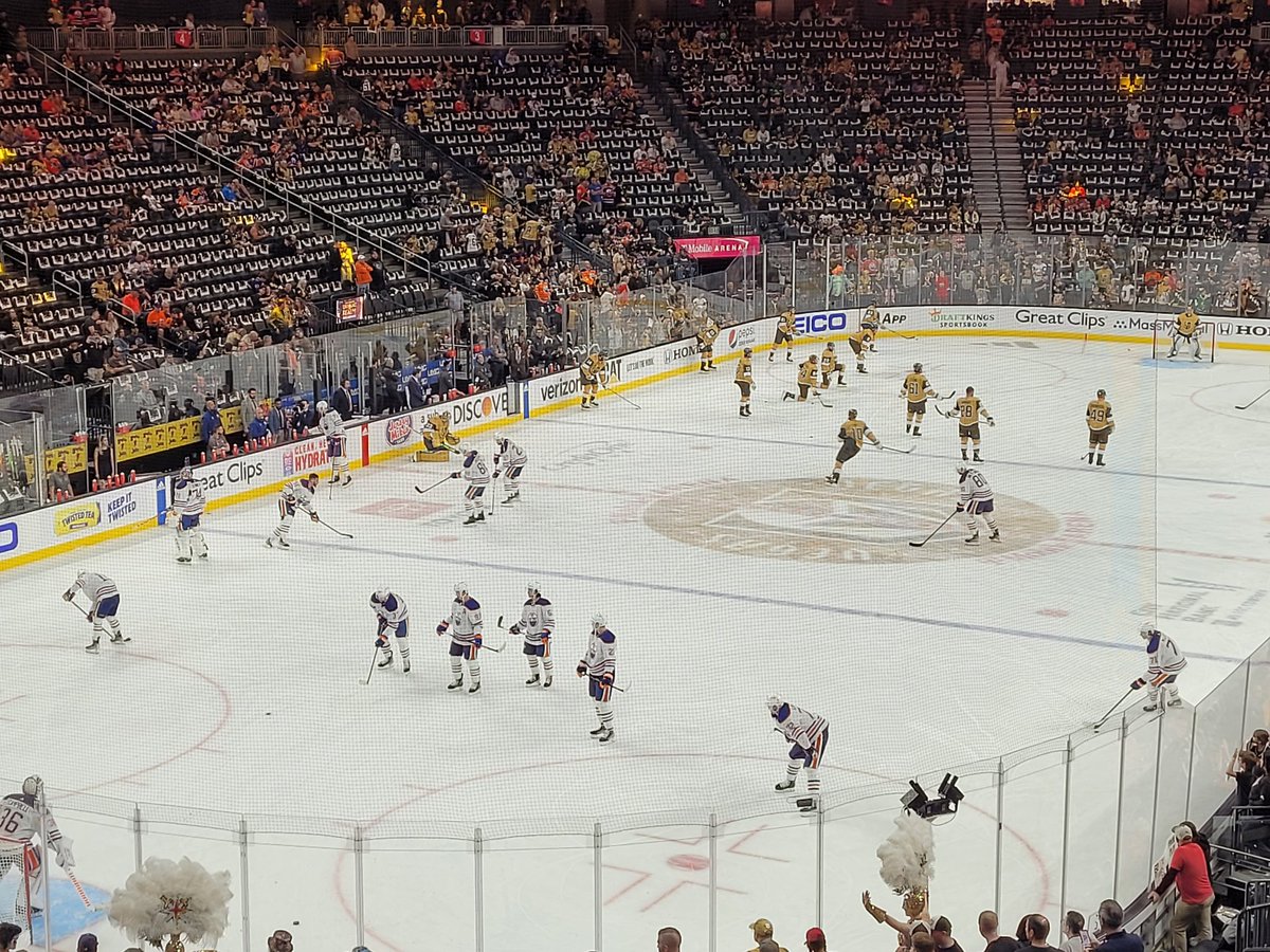 UmpireRod's tweet photo. #Oilers #LasVegas #Knights https://t.co/X8V1zWyXq9