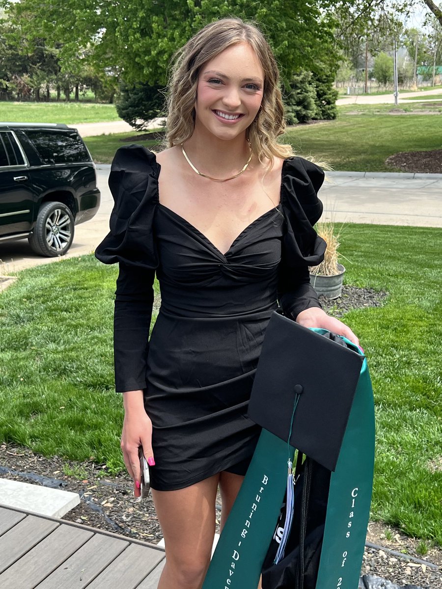 jeff_hoins's tweet photo. My baby girl off to graduate https://t.co/IsnwDacpec