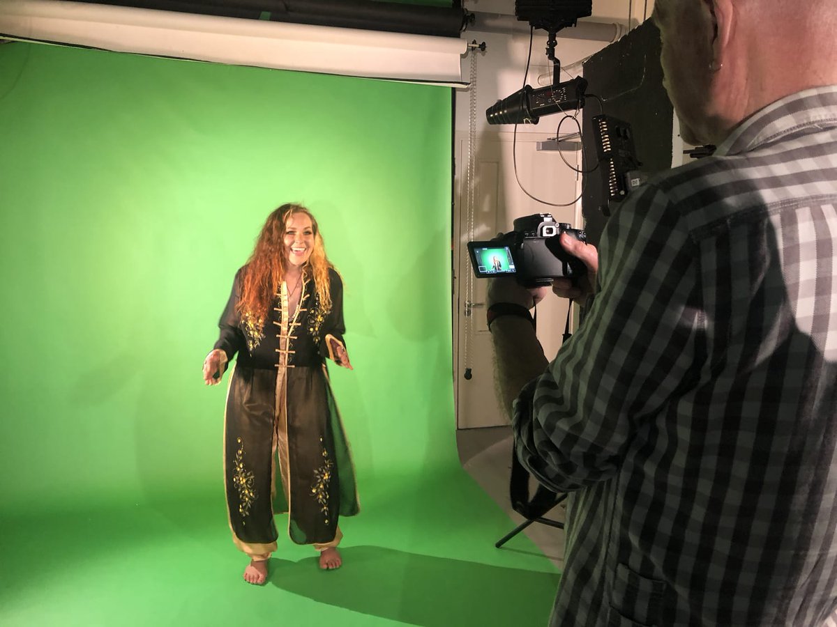 BSizeEpiphanies's tweet photo. A big thank you to Vegan Queen V for playing a huge role in our new project. Here is a behind the scene shot of the making of the original video. More coming soon. Stay tuned!

#VeganQueenV #WorldBeeDay #Bees #WaggleDance #BitesizeEpiphanies #Vegan https://t.co/SeX8CiruFJ