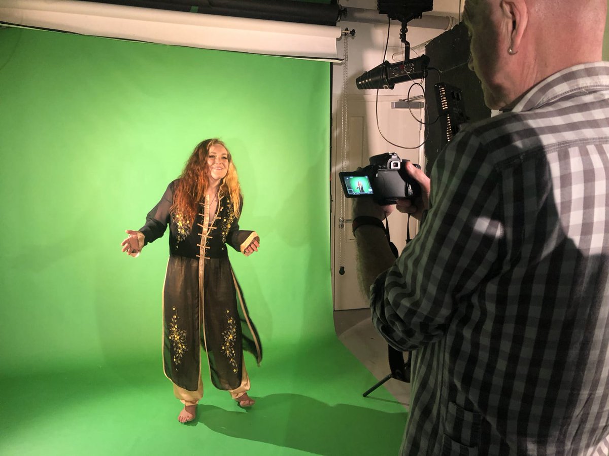 BSizeEpiphanies's tweet photo. A big thank you to Vegan Queen V for playing a huge role in our new project. Here is a behind the scene shot of the making of the original video. More coming soon. Stay tuned!

#VeganQueenV #WorldBeeDay #Bees #WaggleDance #BitesizeEpiphanies #Vegan https://t.co/SeX8CiruFJ