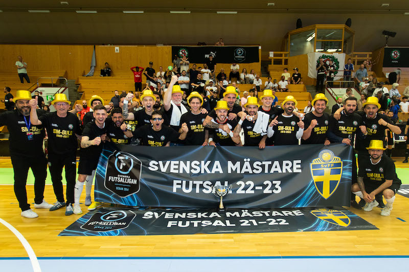 Örebro SK Svenska Mästare i <a href="/sflse/">Svenska Futsalligan</a> 2022/2023:
svenskelitfotboll.se/orebro-sk-sven…

Grattis <a href="/oskfotboll/">ÖSK Fotboll</a> och <a href="/oskfutsal/">ÖSK Futsal</a> 🏆