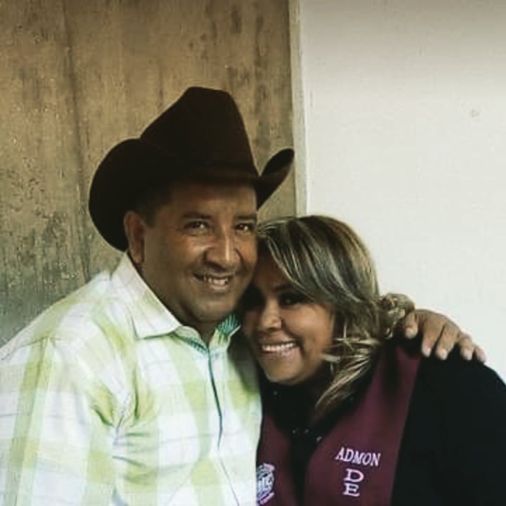 #13Mayo., Bendito seas Jesucristo por permitir arribar a un año más de aniversario de boda, bendito seas Jehová Dios que por medio de tu sagrado hijo. Nos bendice y haces posible este momento de arribar a nuestros 34 aniversario, gracias Padre amado.