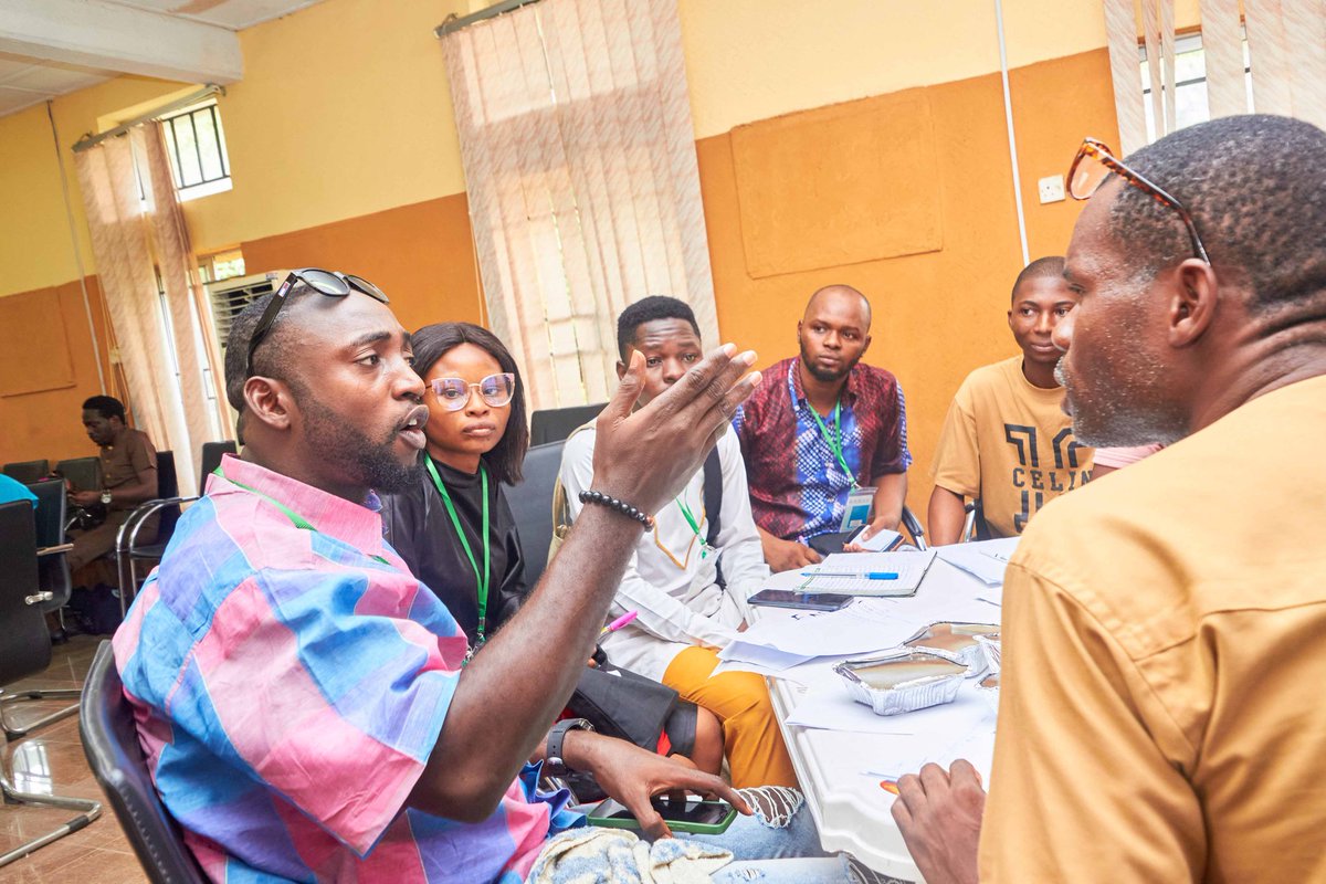 AanuAlugbin's tweet photo. 11th of May, was a roundabout meeting at Osogbo, where young minds of Osun State meet to tackle the problem related  to climate action in Osun organized be @ClimateWed. Result is loading.
 #ClimateAction #LeadershipTraining #Osun #CSLTNigeria #LetsDoMore https://t.co/Ye7jUGwTLm