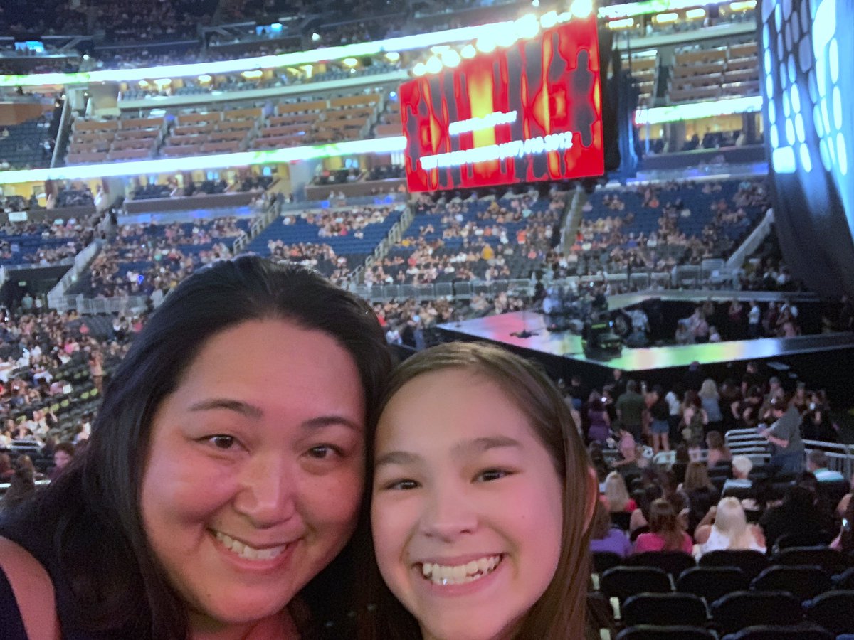 SimplyKellyD's tweet photo. @backstreetboys My daughter and I at your Orlando show in August 2019 #BackstreetMoms https://t.co/01jLaaR6d9