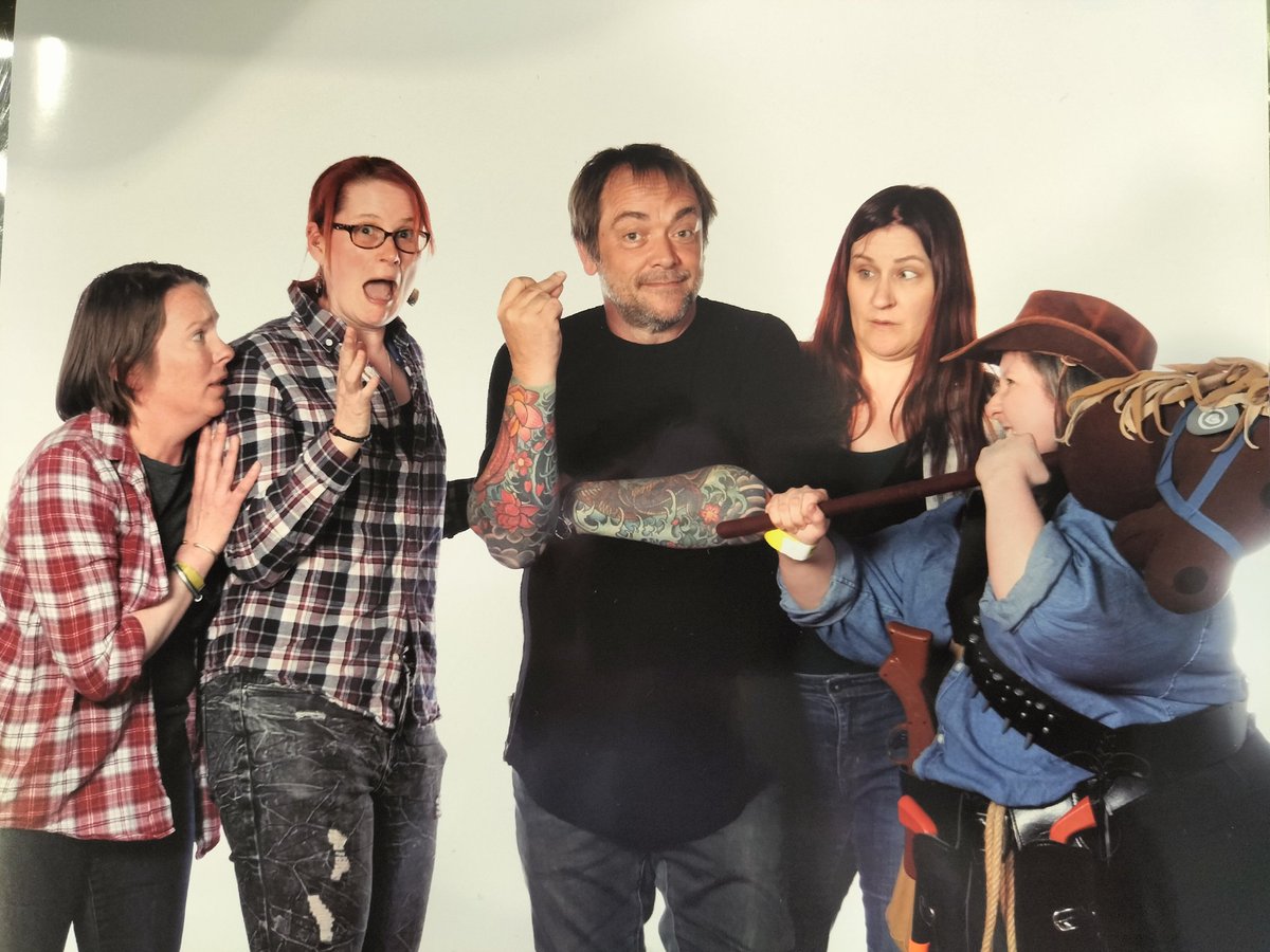 GishQuaranteam's tweet photo. Meeting fellow members of the #gish team for the first time. Kudos to @Mark_Sheppard for dealing with being argued with by two short, stubborn women from opposite ends of the country. https://t.co/gUqZUyGBXQ
