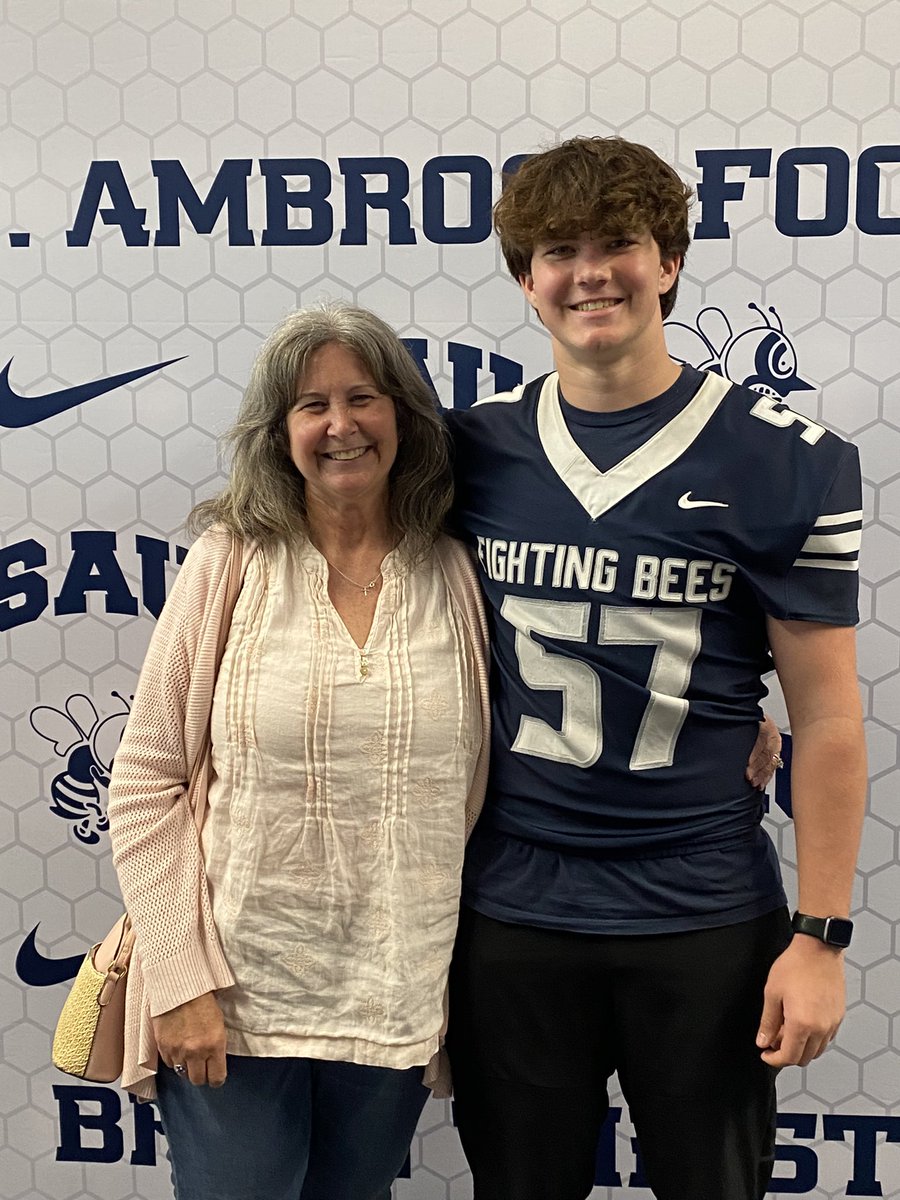 GriffingRudy's tweet photo. Had a great time visiting @FightingBeesFB!! Thank you to @MMcKay_SAU for the invite. 

@FillippSAU @FootballAurora @DeepDishFB @EDGYTIM @PrepRedzoneIL https://t.co/wEnDh76ySG